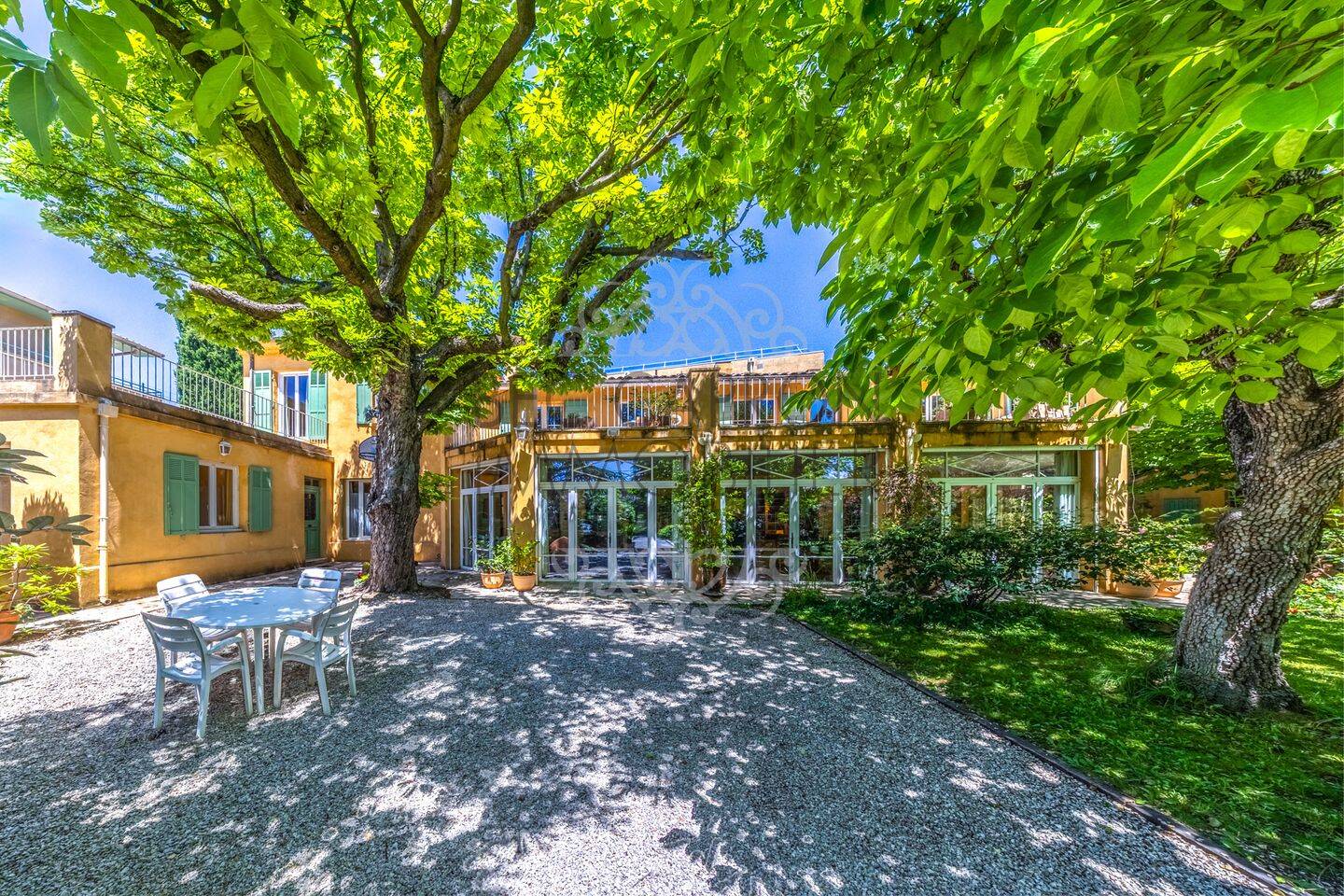 Maison 10 pièces 250 m² · à Aix-en-Provence · 250 m² · 1 980 000 €