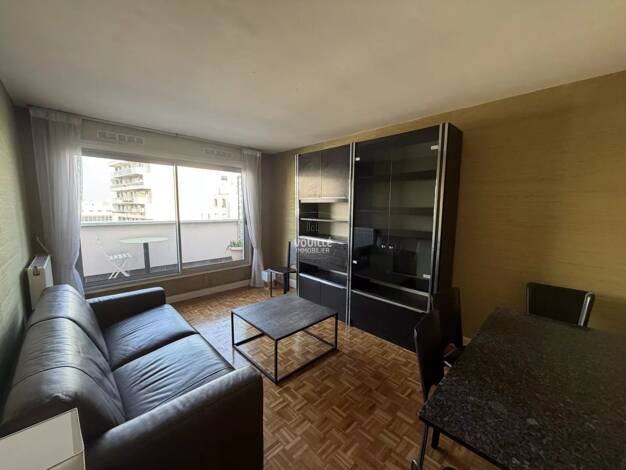 Appartement à louer 1 460 € 2 pièces 1 chambre 42 m² Étage 9/9 Paris 15ème arrondissement 75015