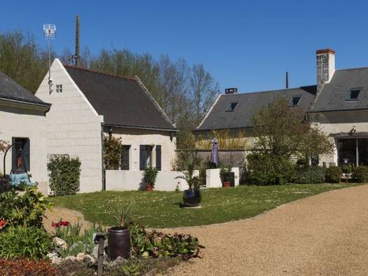 Maison à vendre 572 000 € 10 pièces 7 chambres 332,3 m² 2 282 m² de terrain Rigny-Ussé 37420