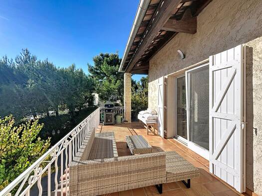 Maison à vendre 599 000 € 8 pièces 6 chambres 225 m² 2 000 m² de terrain Notre Dame Limite Marseille 15ème arrondissement 13015