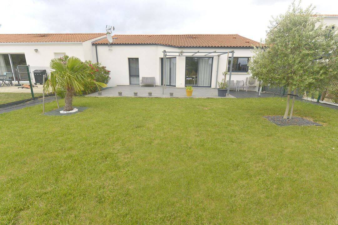 Maison 5 pièces 107 m² · à Semussac · 107 m² · 342 000 €