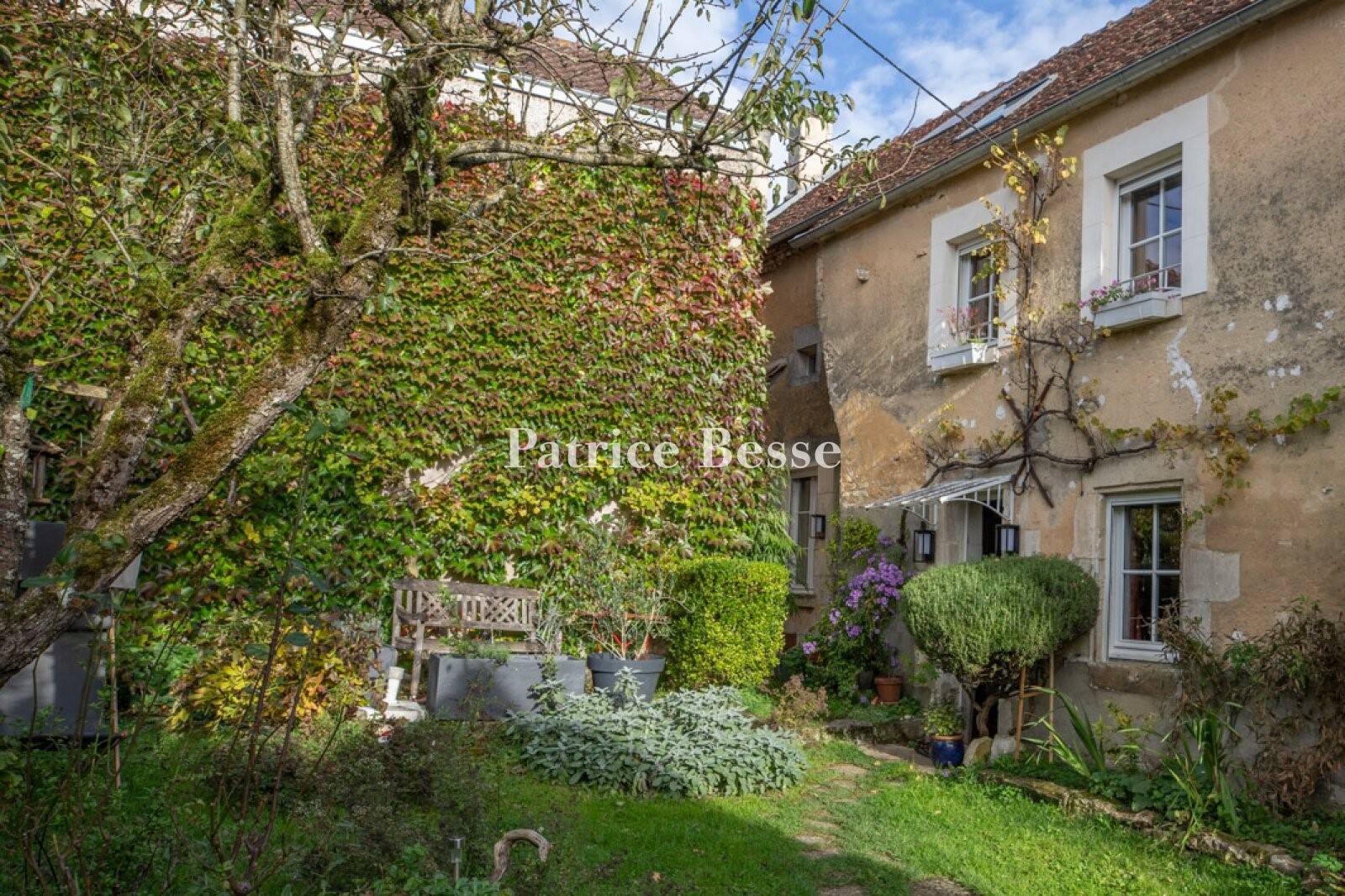 Maison 8 pièces 245 m² · à Toucy · 245 m² · 255 000 €