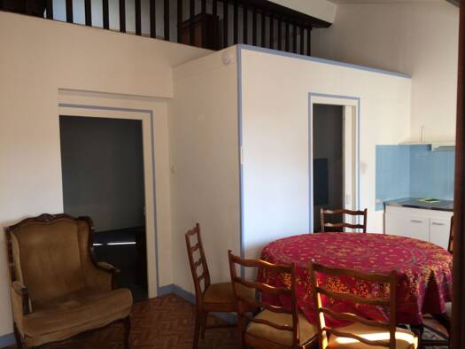 Appartement à louer 444 € 3 pièces 40 m² Étage 2/2 disponible dès maintenant Zone Urbaine Monistrol-sur-Loire 43120