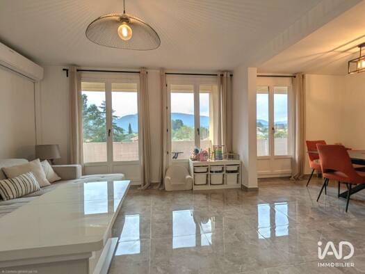 Appartement à vendre 255 000 € 3 pièces 2 chambres 77 m² RDC Les Passons Aubagne 13400