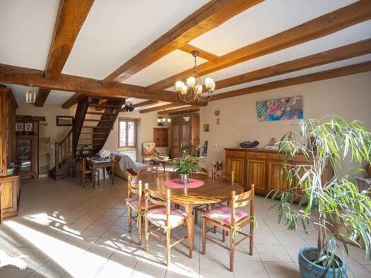 Maison de plain-pied à vendre 251 904 € 4 pièces 3 chambres 151 m² 2 189 m² de terrain Lentillac-Saint-Blaise 46100