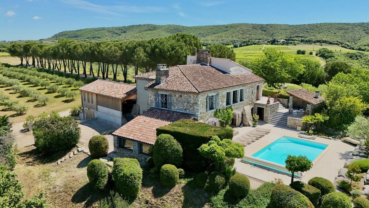 Maison 9 pièces 306 m² · à Vallon-Pont-d'Arc · 305,7 m² · 1 490 000 €