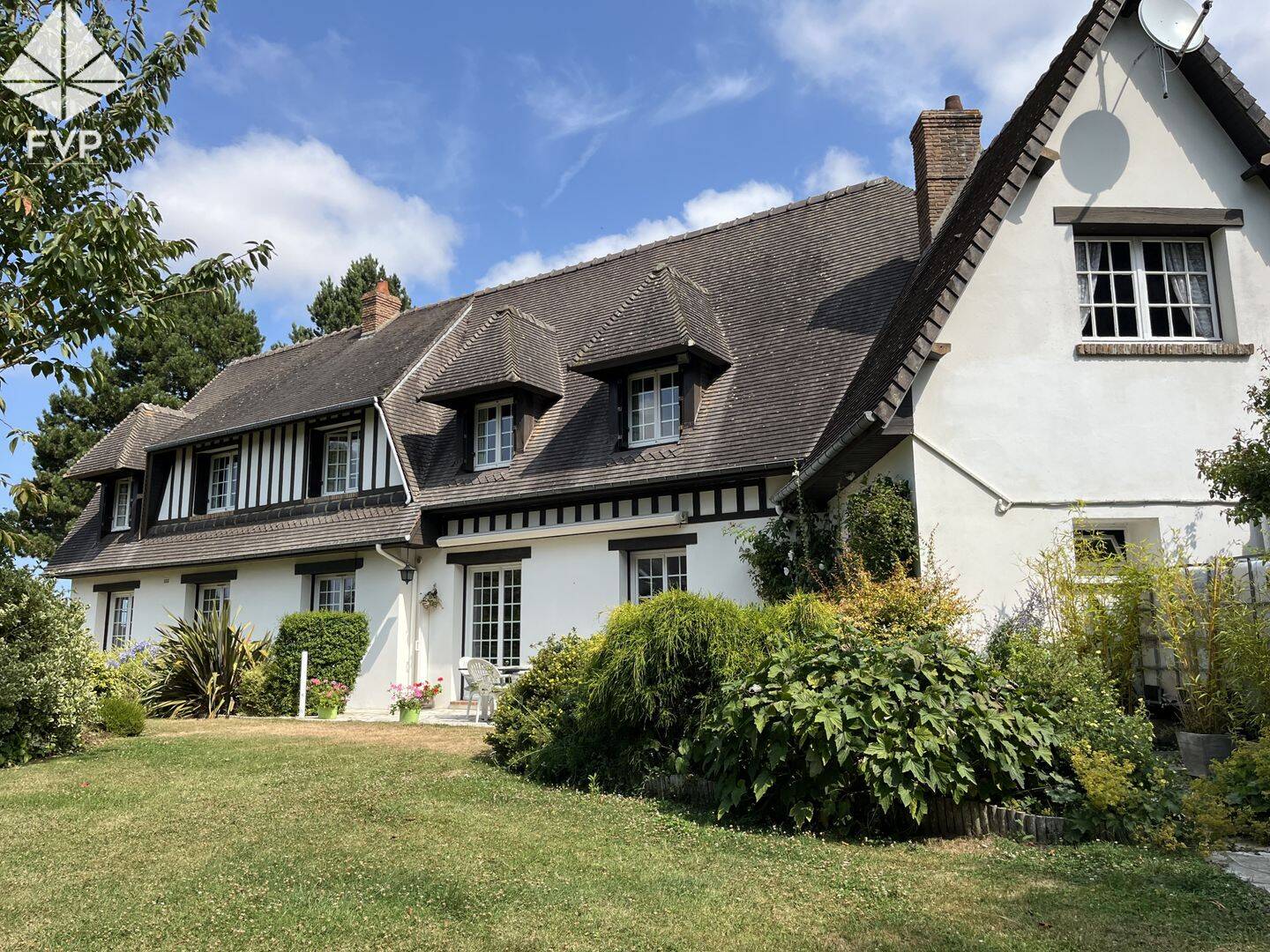 Maison 6 pièces 156 m² · à Angerville-la-Martel · 156 m² · 325 000 €