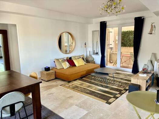 Appartement à vendre 295 000 € 3 pièces 2 chambres 75 m² Étage 1/2 Est Eyguières 13430