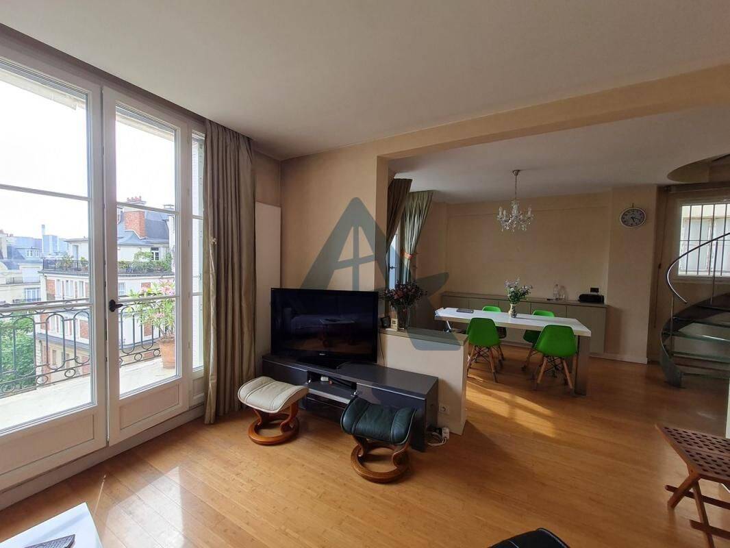 Appartement 3 pièces 94 m² · à Paris 7ème Arrondissement · 94 m² · 4 000 €