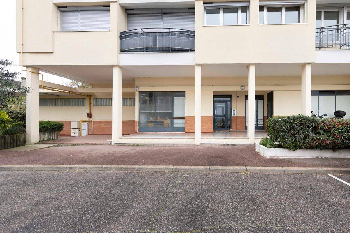 Appartement 3 pièces 66 m² · à Suresnes · 66 m² · 277 200 €