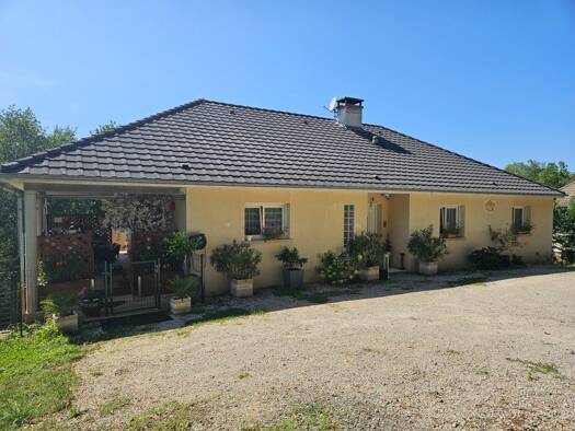 Maison de plain-pied à vendre 287 550 € 7 pièces 5 chambres 203 m² 4 950 m² de terrain Saint-Cyr-la-Roche 19130