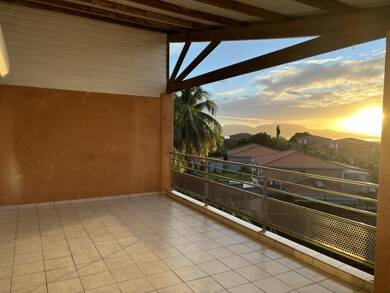 Appartement à vendre 270 000 € 4 pièces 3 chambres 114 m² Sous le toit, Étage 2/2 Ducos 97224