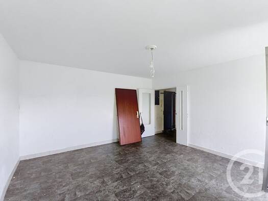 Appartement à vendre 215 000 € 3 pièces 2 chambres 62,2 m² 2ème étage Centre Ville-Basilique Saint-Denis 93200