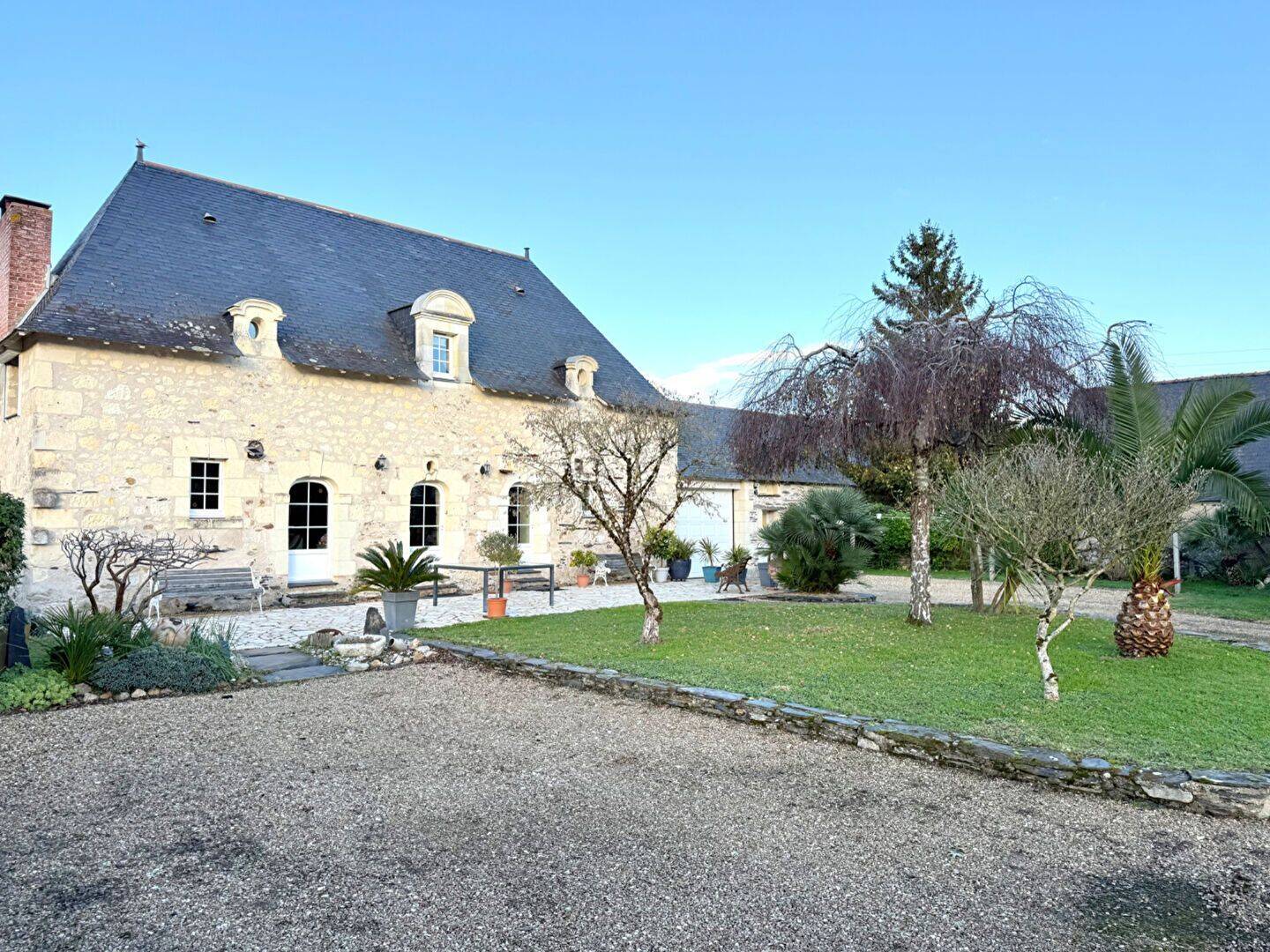 Maison 12 pièces 243 m² · à Loire-Authion · 243 m² · 499 000 €