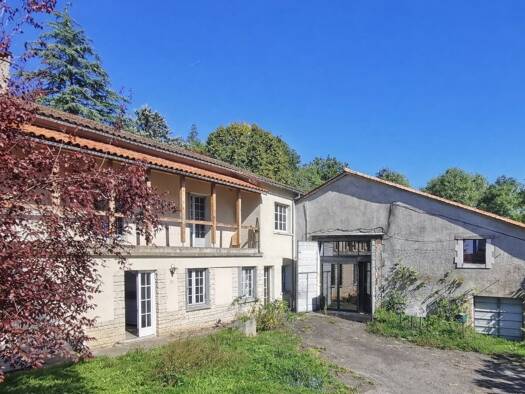 Maison à vendre 295 000 € 12 pièces 4 chambres 200 m² 27 000 m² de terrain Saint-Martin-le-Pin 24300