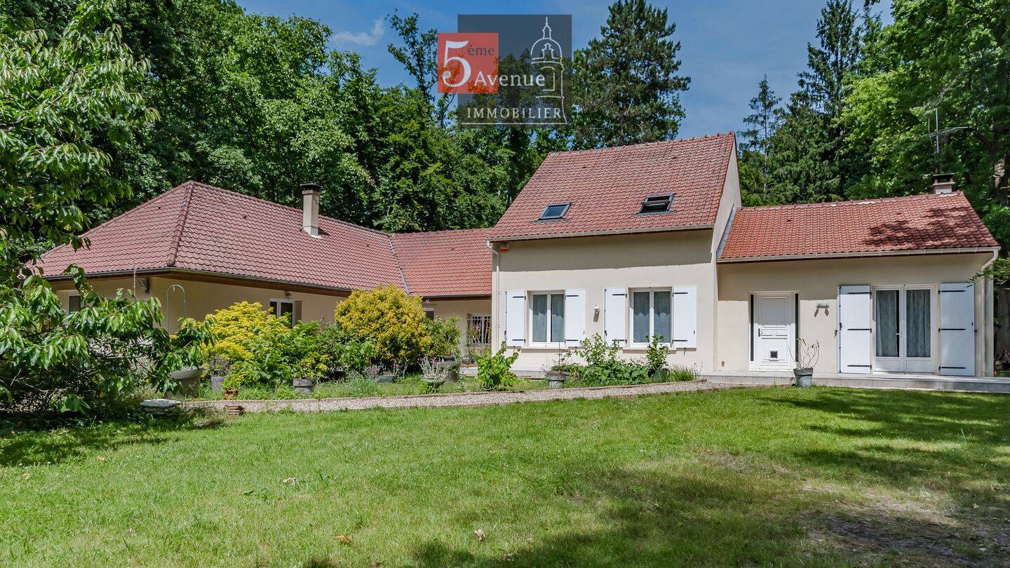 Maison 9 pièces 212 m² · à Lamorlaye · 212 m² · 845 000 €