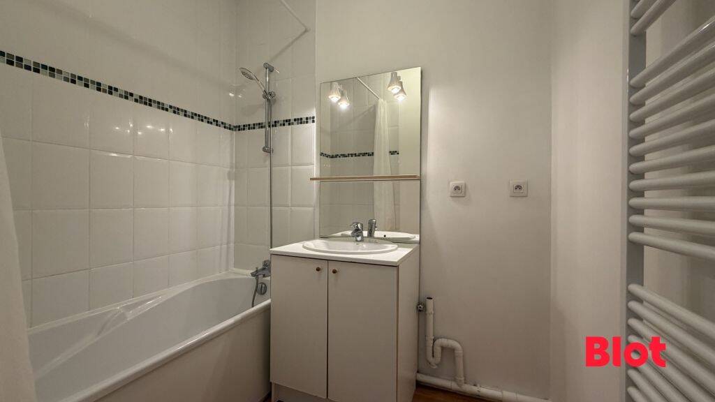 À LOUER - T3 - 63,10M² - À RENNES - Rue de Vern (Carrefour des — 8