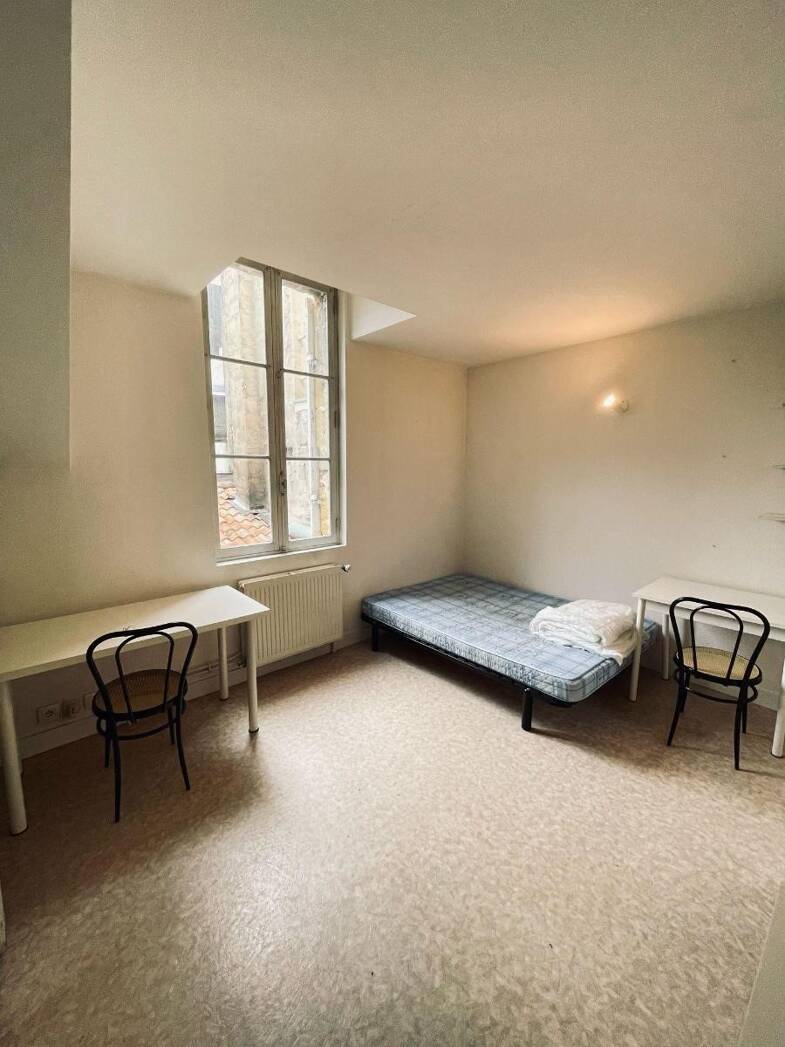 Appartement à louer 585 € 1 pièce 20 m² Étage 1/2 Capucins-Saint Michel-Nansouty-Saint Genès Bordeaux 33000