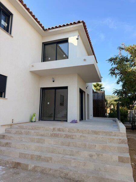 Maison 3 pièces 110 m² · à Ceyreste · 110 m² · 2 350 €/mois