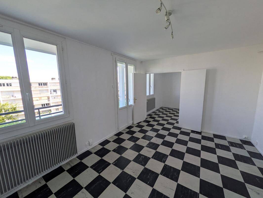 Appartement 4 pièces 70 m² · à Roanne · 70 m² · 65 000 €