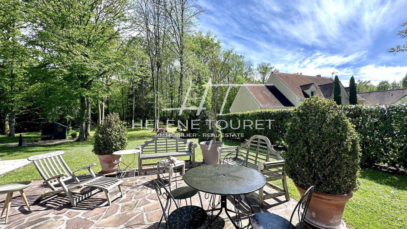 Maison 10 pièces 228 m² · à Lamorlaye · 228 m² · 695 000 €