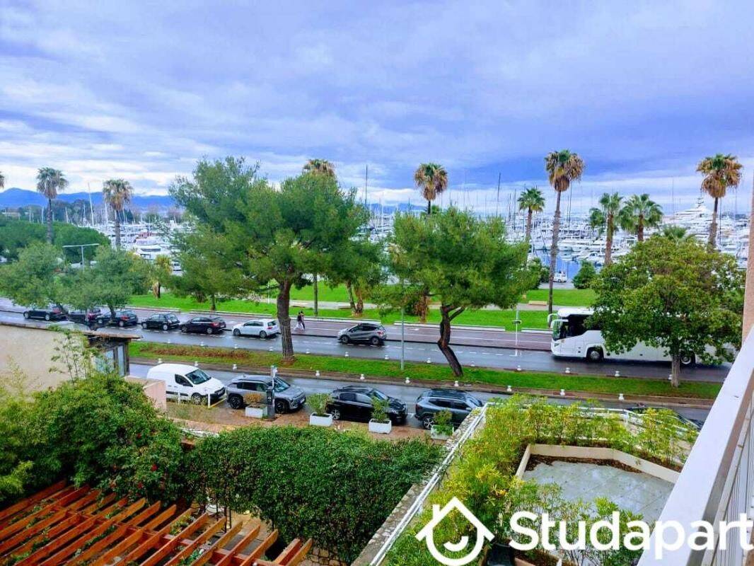Appartement 3 pièces 70 m² · à Antibes · 70 m² · 2 100 €
