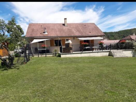 Maison à vendre 210 000 € 7 pièces 3 chambres 115 m² 1 100 m² de terrain Leschères 39170