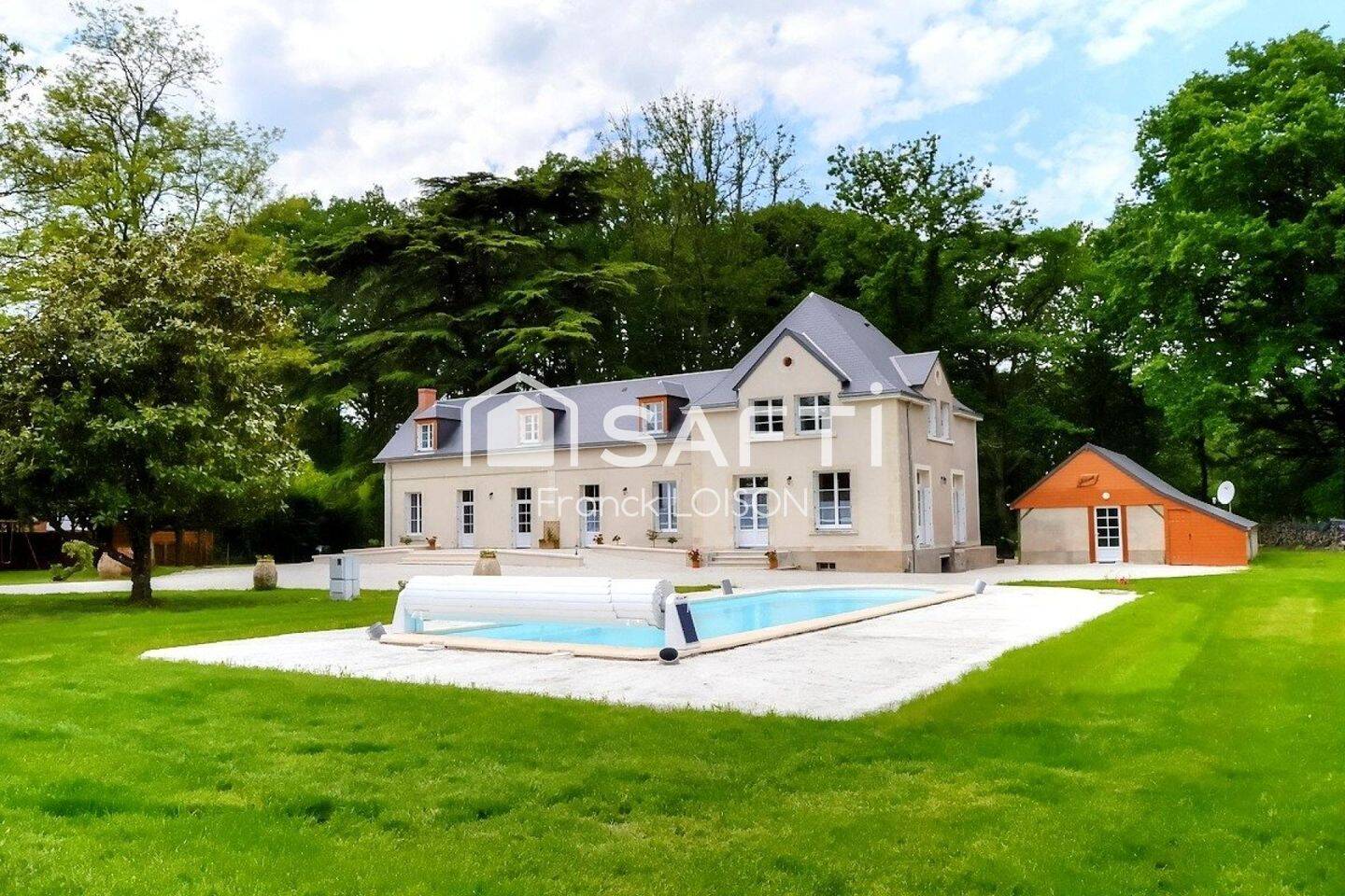 Maison 9 pièces 246 m² · à Souvigné · 246 m² · 508 000 €