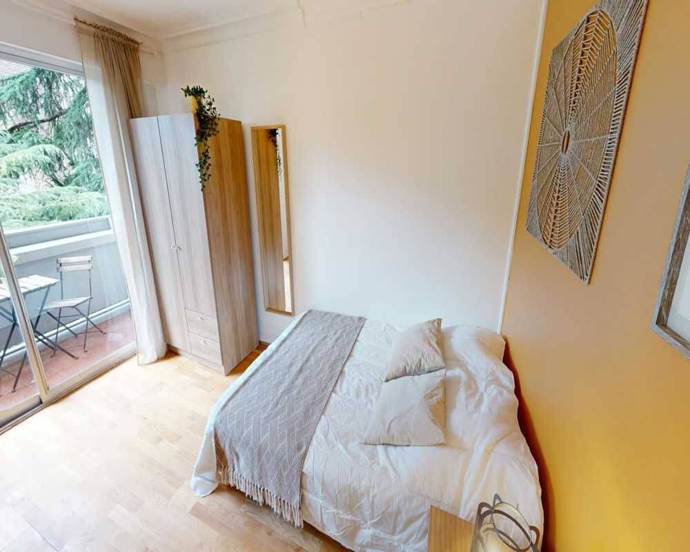 Appartement 5 pièces 110 m² · à Paris 17ème Arrondissement · 110 m² · 1 065 €