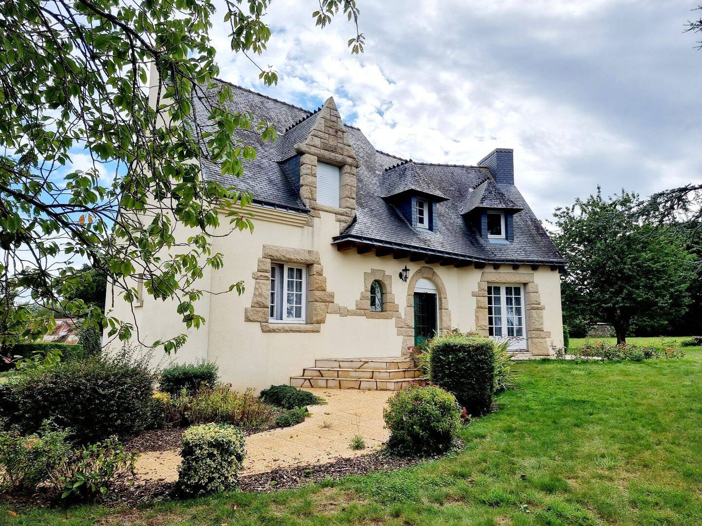 Maison 6 pièces 144 m² · à Évellys · 144 m² · 231 000 €