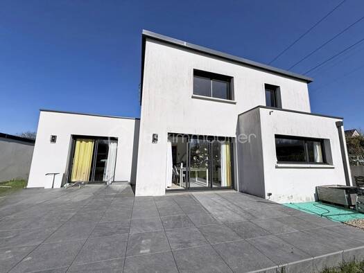 Maison à louer 1 275 € 6 pièces 4 chambres 128 m² 700 m² de terrain Pencran 29800