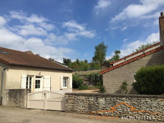 Maison à louer 570 € 2 pièces 1 chambre 46 m² 500 m² de terrain Germagny 71460