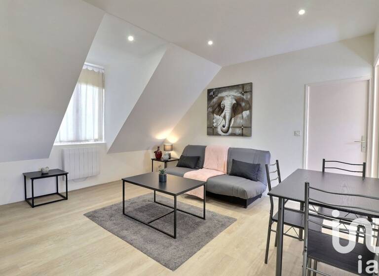 Appartement à vendre 72 000 € 2 pièces 1<br/>chambre 24 m²<br/>superficie Dernier étage, 2/2<br/>étage Cathédrale Troyes 10000