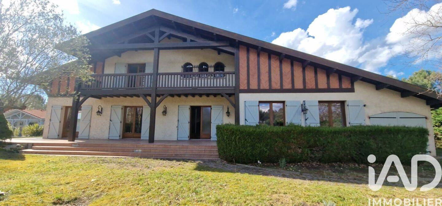 Maison 9 pièces 289 m² · à Parentis-en-Born · 289 m² · 549 000 €
