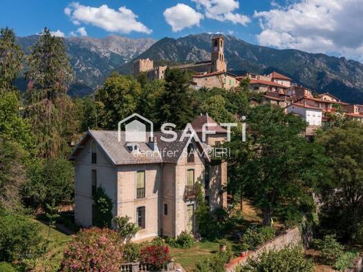 Demeure à vendre 782 000 € 17 pièces 10 chambres 430 m² 3 990 m² de terrain Vernet-les-Bains 66820