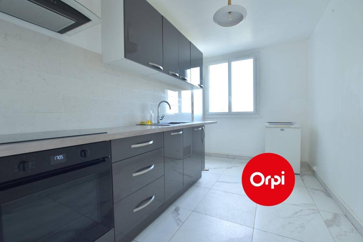 Appartement 4 pièces 70 m² · à Saint-Priest · 70 m² · 890 €/mois