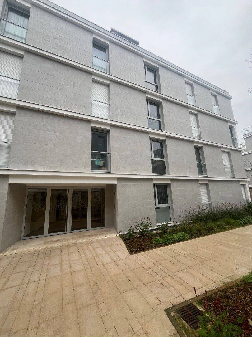 Appartement 1 pièce 27 m² · à Saint-Germain-en-Laye · 27,3 m² · 910 €