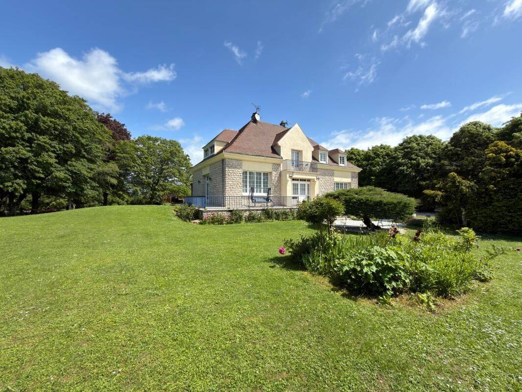 Maison 8 pièces 303 m² · à Chartres · 303 m² · 645 000 €