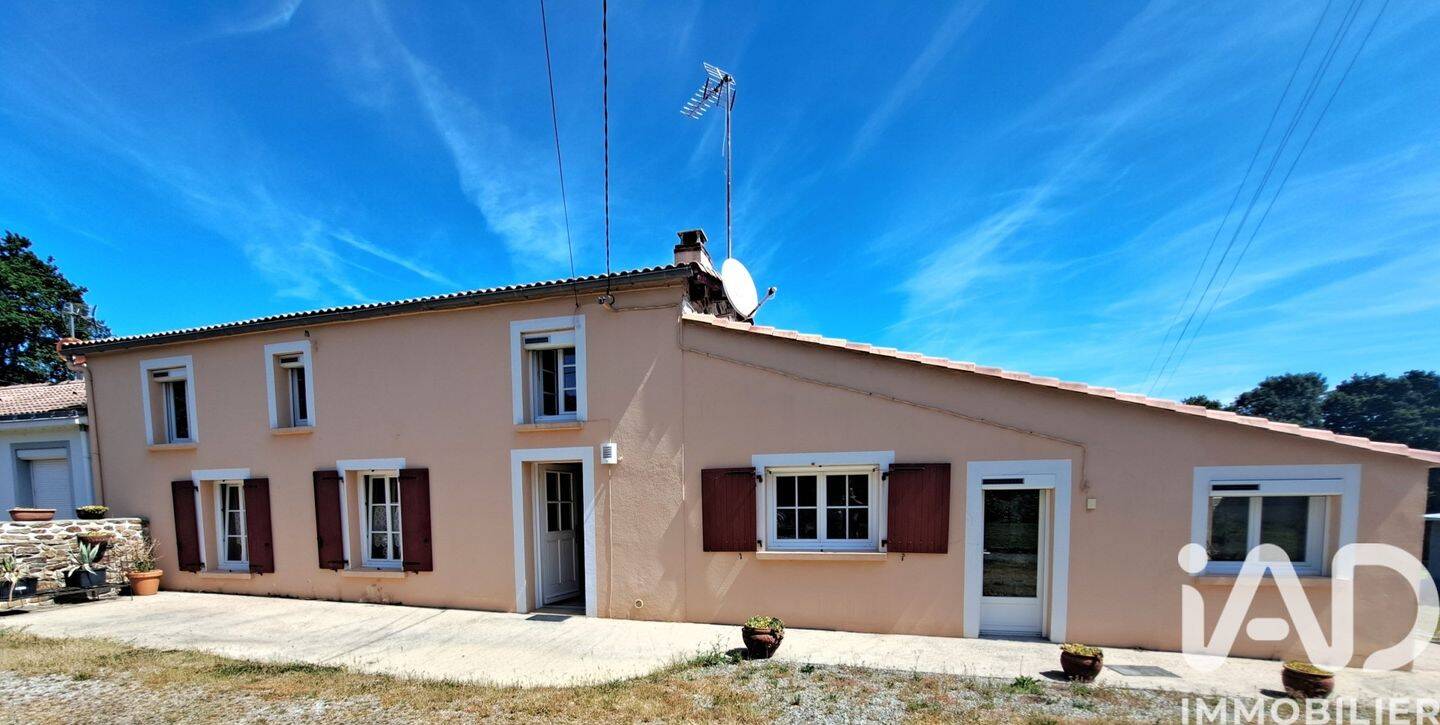 Maison 7 pièces 137 m² · à La Ferrière · 137 m² · 208 900 €