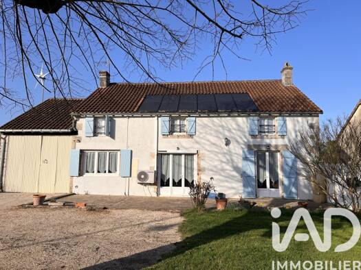 Maison à vendre 156 900 € 7 pièces 6 chambres 198 m² 1 200 m² de terrain Taizé-Aizie 16700