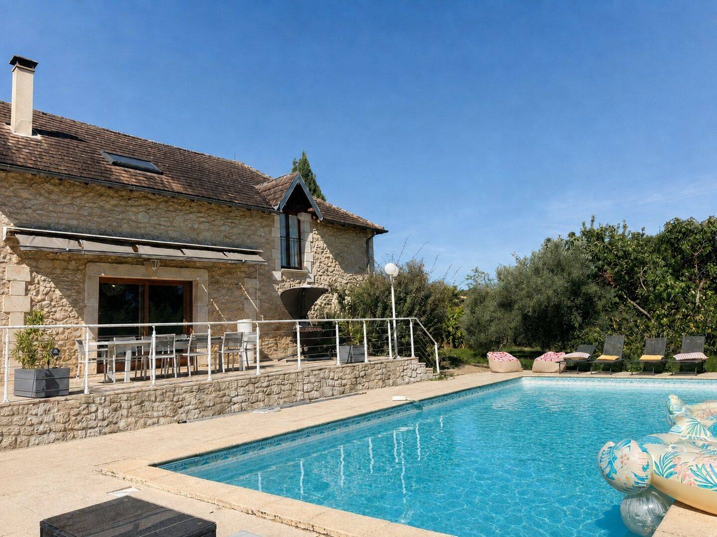 Maison 6 pièces 213 m² · à Chancelade · 213 m² · 2 000 €/mois