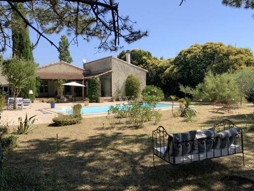 Maison de plain-pied à vendre 585 000 € 5 pièces 3 chambres 198 m² 6 400 m² de terrain Uzès 30700