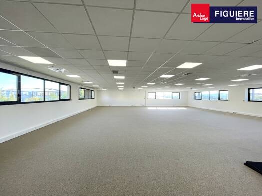 Espace bureau à louer 5 782 € 525 m² de bureaux divisible de 525 m² à 525 m² Les Milles Aix-en-Provence 13100