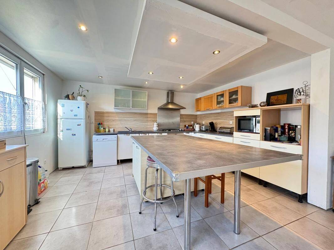 Maison 7 pièces 235 m² · à Vaux-en-Amiénois · 235 m² · 172 000 €