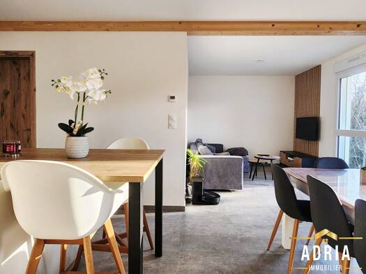 Appartement à vendre 249 900 € 4 pièces 2 chambres 61 m² Étage 2/2 Valdahon 25800