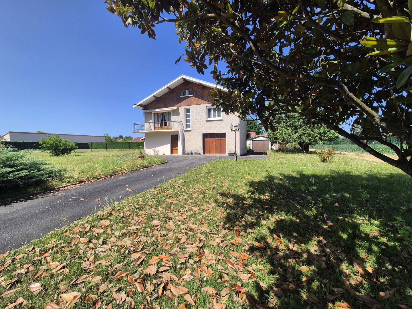 Laiz centre Maison 151 m² avec studio indépendant et terrain d