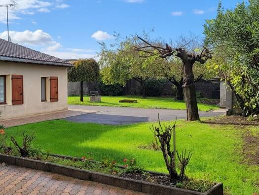 Maison de plain-pied à vendre 185 000 € 5 pièces 3 chambres 141 m² 875 m² de terrain Châteaubernard 16100