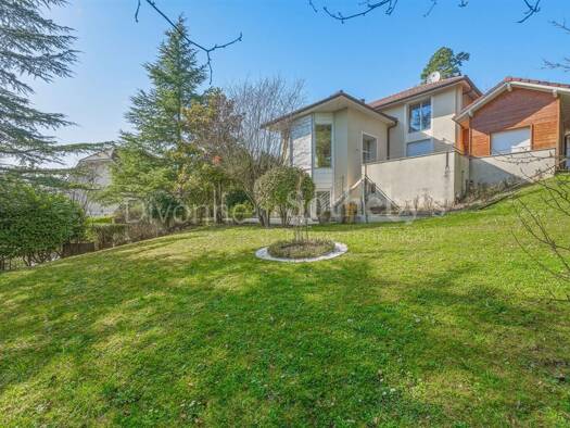Maison à vendre 3 150 000 € 12 pièces 5 chambres 517,6 m² 1 181 m² de terrain Sud Ouest Divonne-les-Bains 01220