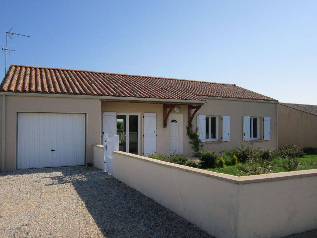 Maison 4 pièces 87 m² · à Longèves · 86,5 m² · 800 €