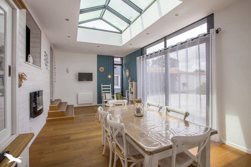Maison 8 pièces 185 m² · à Charron · 185 m² · 549 000 €